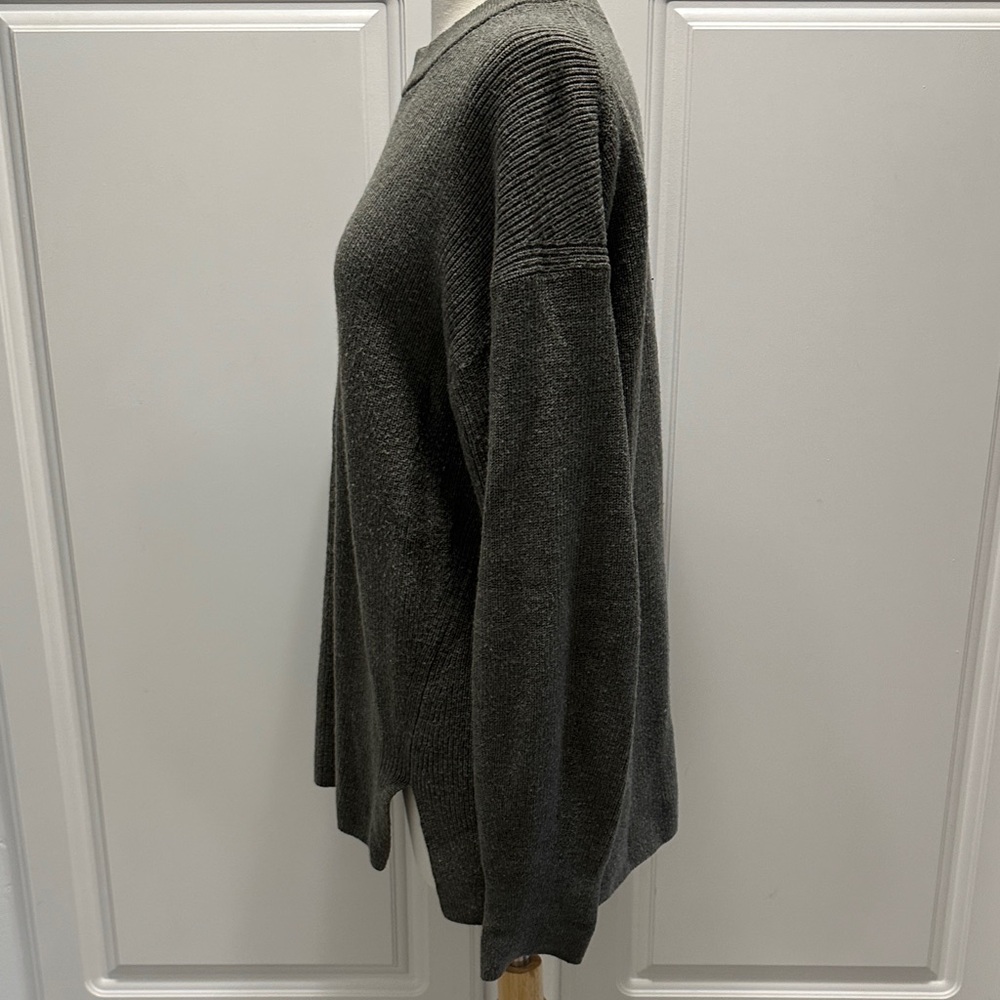 lululemon athletica Men's Charcoal Crewneck Sweater - Picture 3 of 14